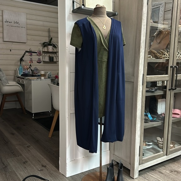 SUSAN GRAVER VEST - Picture 2 of 7